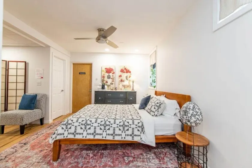 Cozy Private Apt near Downtown - Image 1