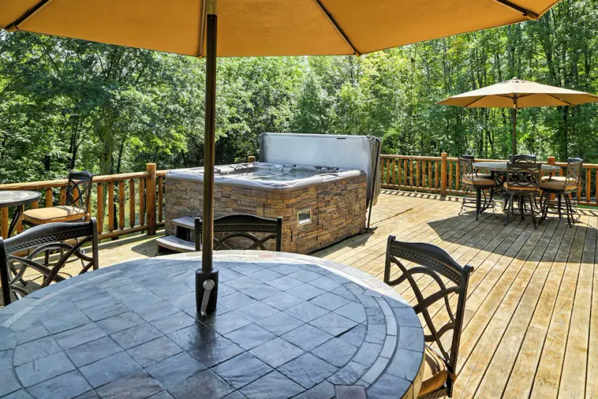 NEW! FOLEY'S LOG CABIN with Hot Tub - Image 1