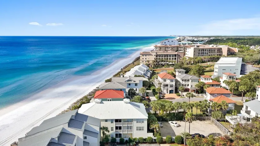 Sunseekers 3 The Breezeway l Beachfront With Beautiful Views l Walk or Bike to Restaurants - Image 1