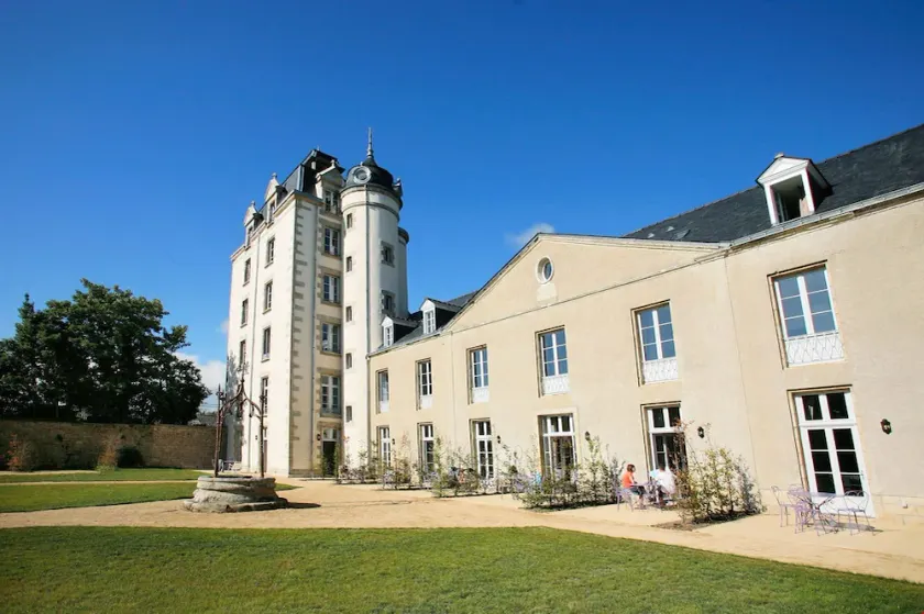Appartement dans un Monument Historique avec Cuisine Equipée | Accès Piscine saisonnière - Image 1