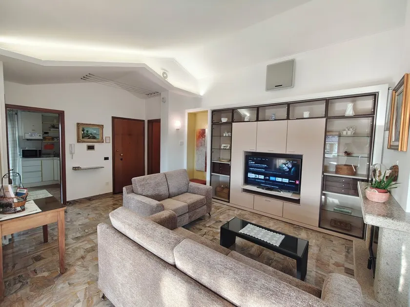Penthouse 90 sm with terraces + closed parking space -served by public transport - Image 1