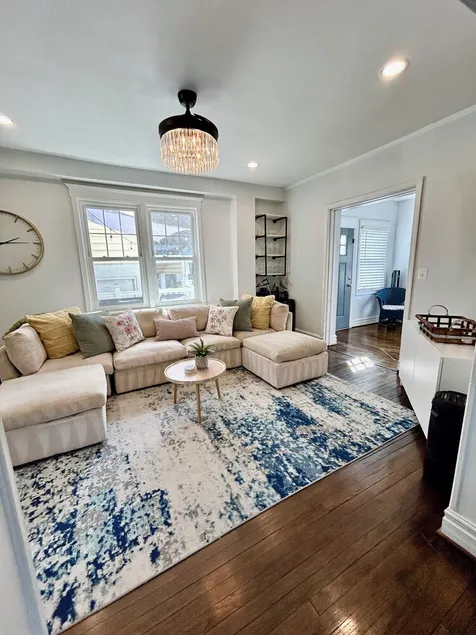 Charming Historic Home <.75mile to Navy Stadium, 1mile to USNA and Downtown - Image 1