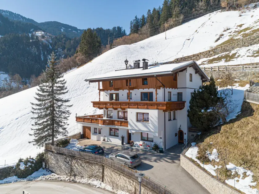 Cosy apartment with ski storage - Image 1
