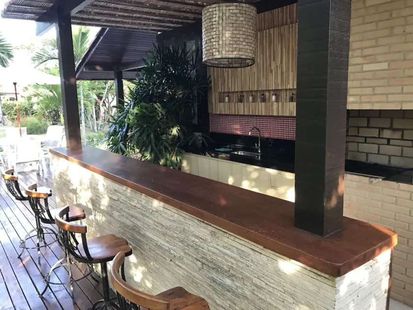 Excellent house in a gated community with total security, 24-hour concierge, 4 suites. - Image 1