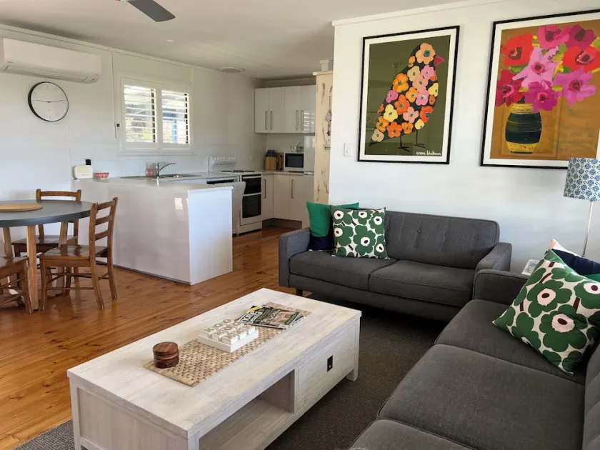 The Salt Shaker Beach House - Pets Welcome.  200m to the beach - Image 1
