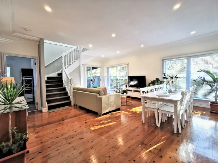 Comfy 4 Bedroms Corner House - Image 1