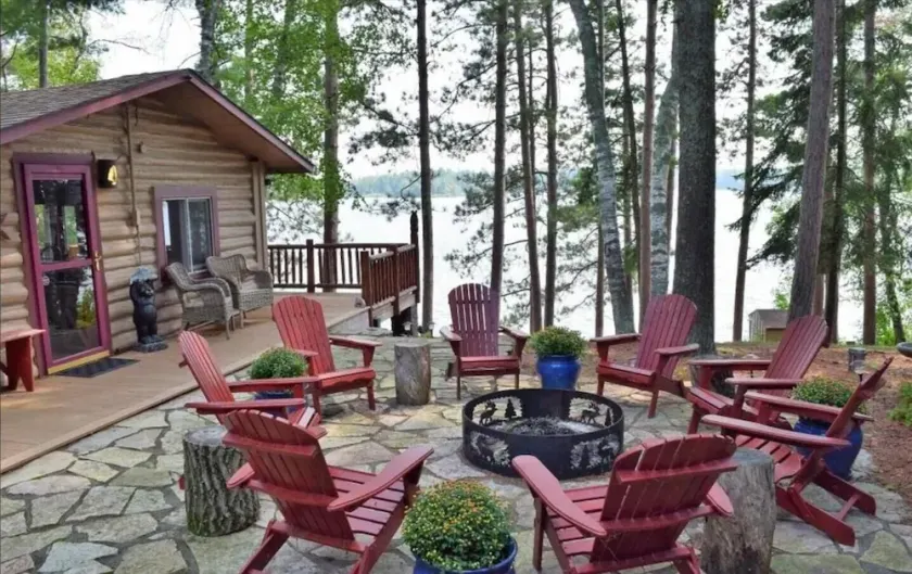 Rustik Log Cabin med Pontoon, Bunk House och Hot Tub på Beautiful Woman Lake - Image 1
