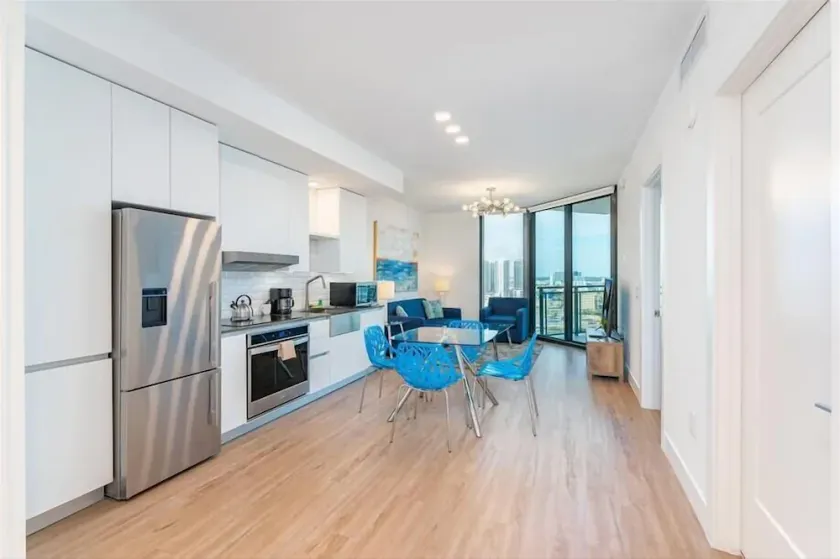 Central Miami | nr Airports & Rails| Beautiful Miami Views - Image 1