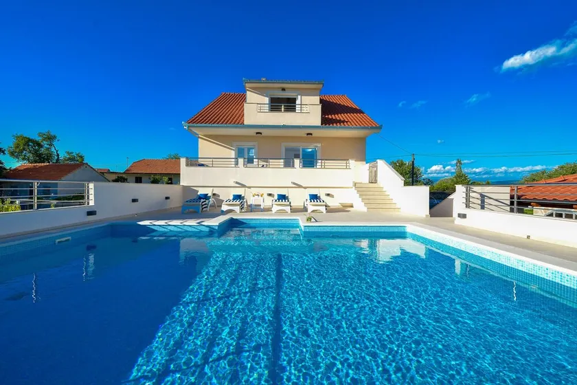 Villa Mendula avec piscine et sauna - Image 1