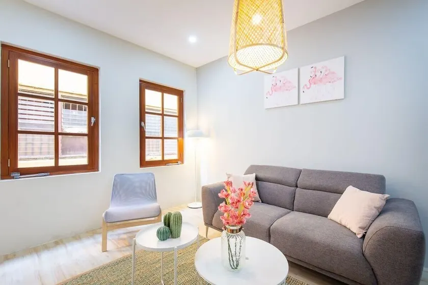 Vibrant Willemstad Stay with Artistic Flair - Image 1
