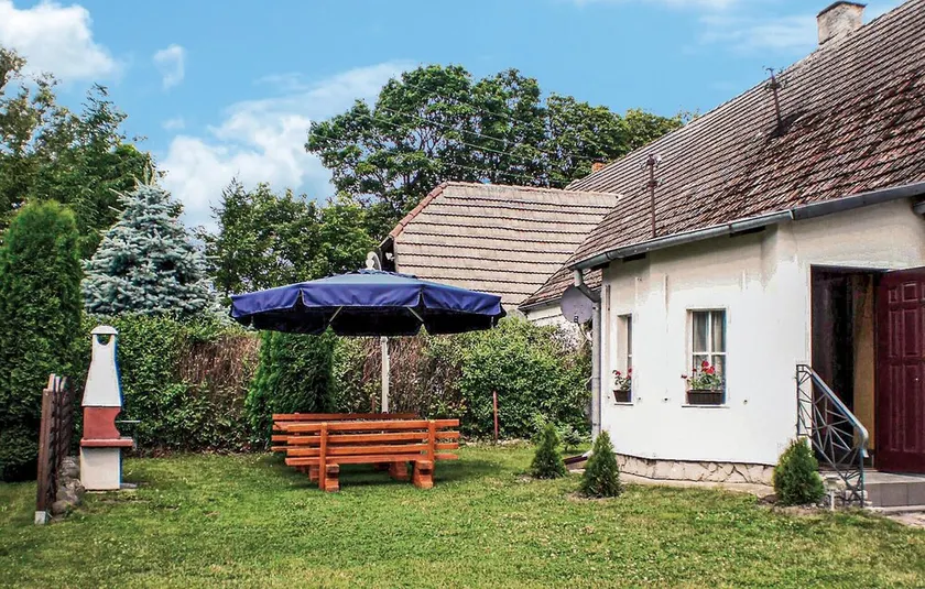 Awesome caravan in Retowo 4 with 2 Bedrooms - Image 1
