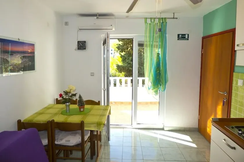 2-Zimmer-Ferienwohnung mit Terrasse und Meerblick Ivan Dolac, Hvar (A-8782-a) - Image 1