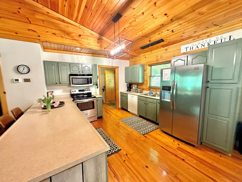 Cozy Cabin 20min to RRG. Fire pit. HOT TUB. - Image 1
