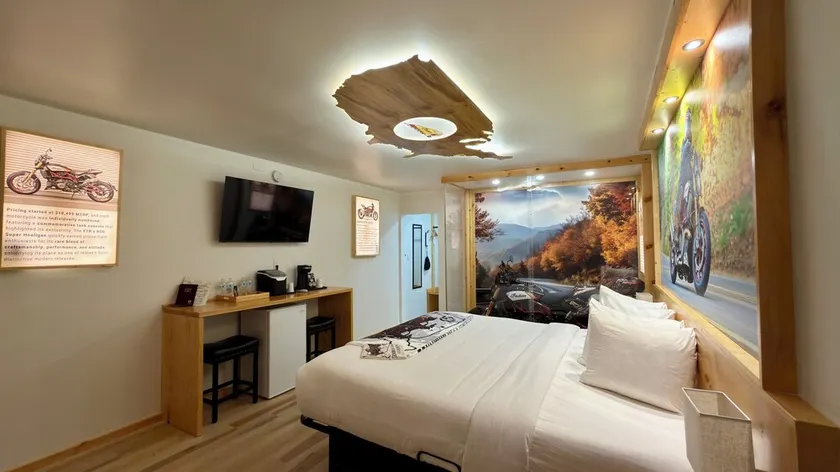 Motorcycle Inn - Image 1