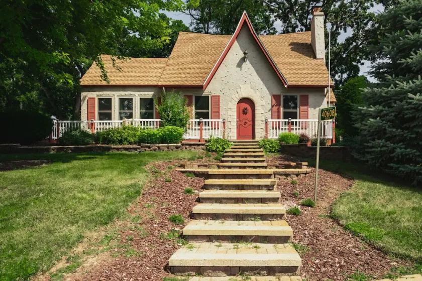 Whimsical Historic Getaway Near Golf Skiing and Wisconsin Southern Lakes - Image 1