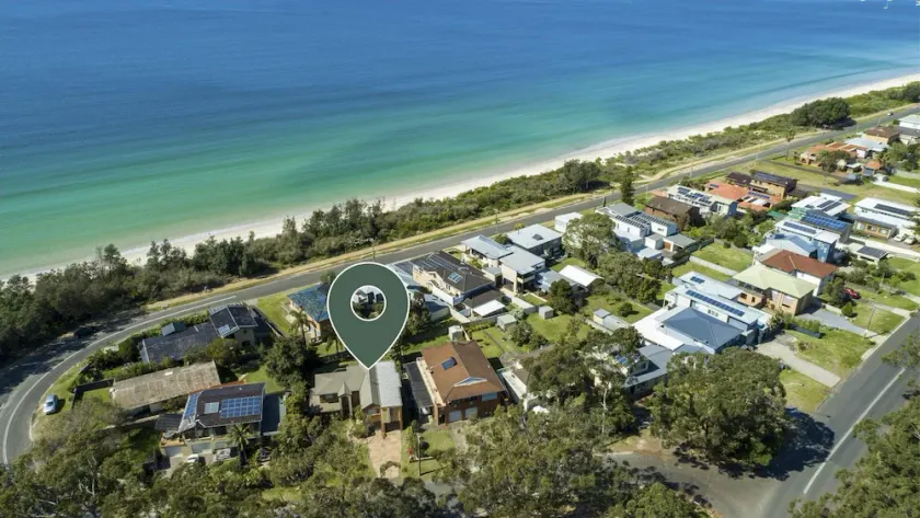 Husky Big Beach - Belle Escapes Jervis Bay - Image 1