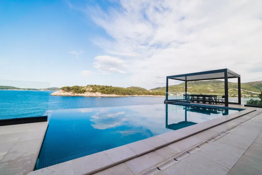 PureLuxuryExclusiveVillaStateOfTheArtVillaExcellentLocationPrivateBeach - Image 1