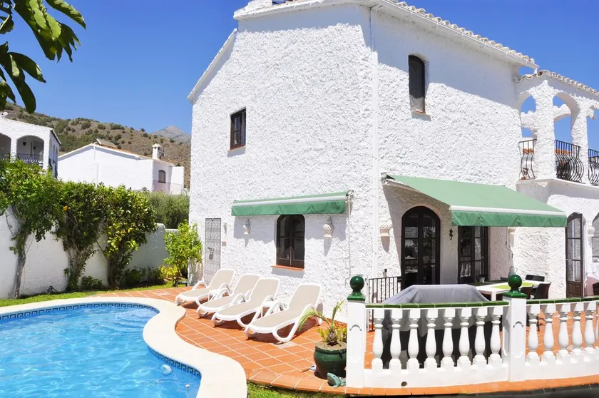 Detached villa with private pool and sea/mountain views in El Capistrano Village - Image 1