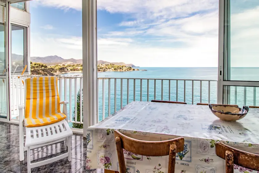 FENER DE BAIX 81 bonito apartamento en primera línea de mar - Image 1