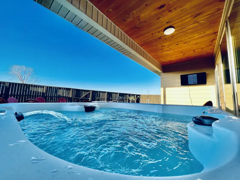 Varona's Paradise: Stunning New Luxury Home - Image 1