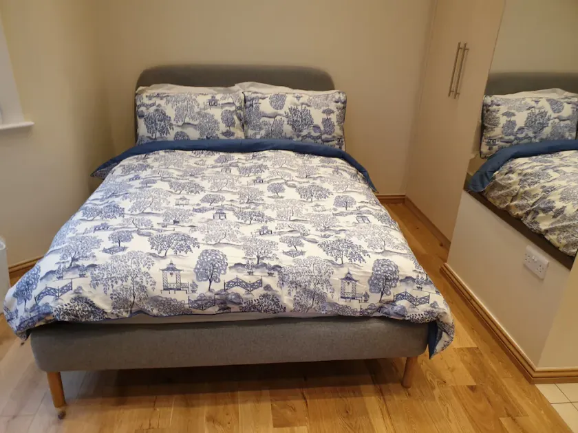 London Luxury Studio Flat 4 min to Ilford Station with FREE parking FREE WiFi - Image 1