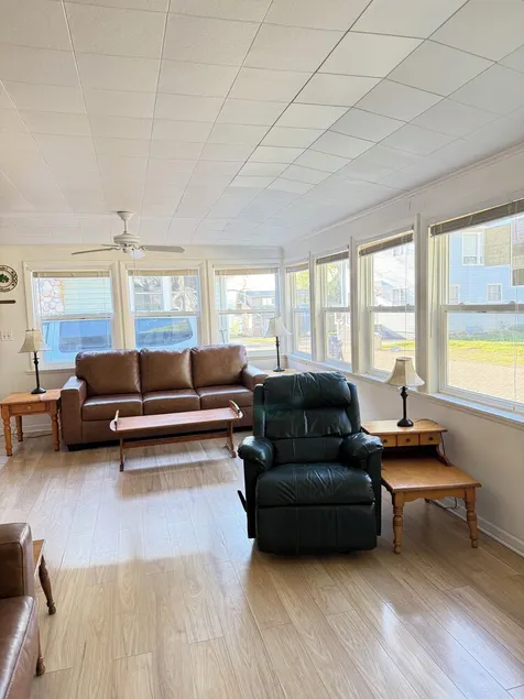 Smukt hyggeligt sommerhus i forsamlingsparken. - Image 1
