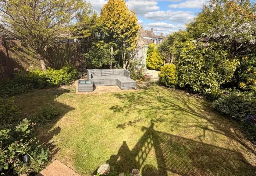 House Sleeps 7 With Enclosed Garden - Image 1