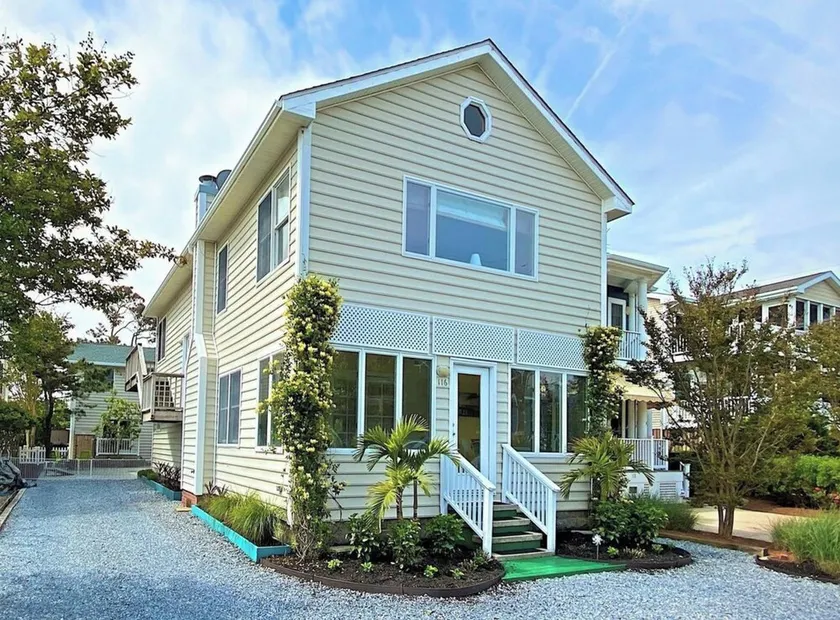 Oceanblock 4 bed / 4 full baths with Courtyard, Outdoor Shower, 2 Decks - Image 1