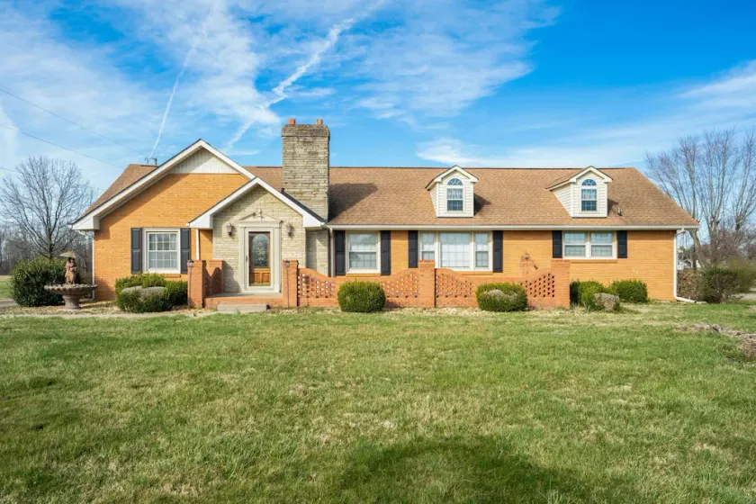 Country living at its best, with a beautiful stocked pond to fish in - Image 1