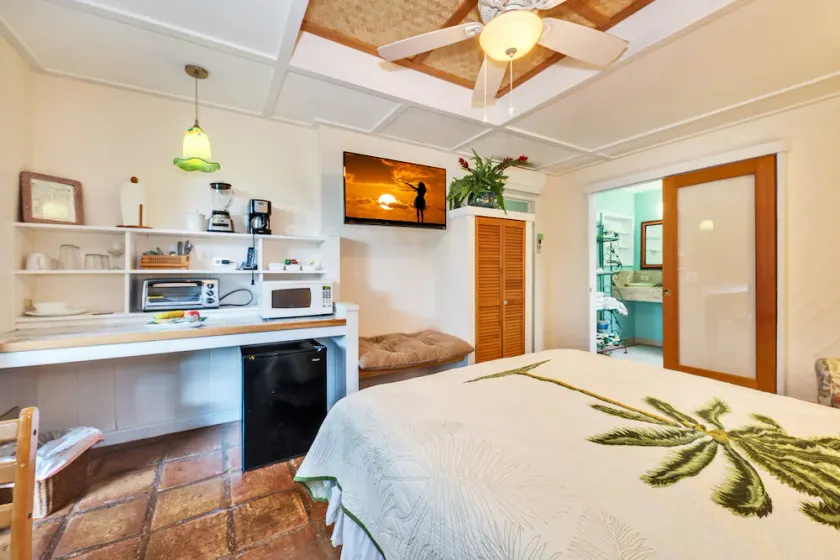 Available and legal for stays less than 30 days. - Image 1