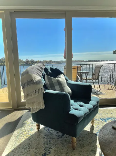 New! Lakefront 2-bedroom Condo. Newly remodeled. - Image 1