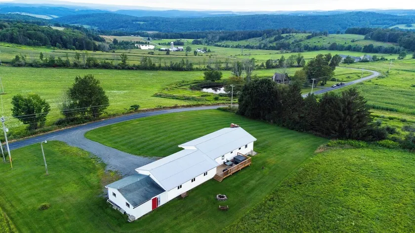 Peaceful, Family-Friendly Ridge-Top Retreat with Southern Views - Image 1