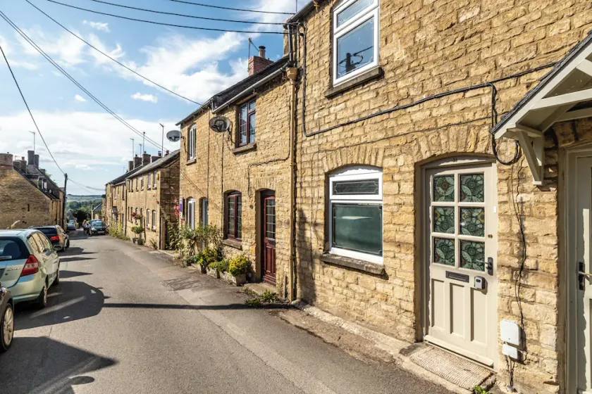 Cosy 3 Bedroom Cottage - Central Chipping Norton - Image 1