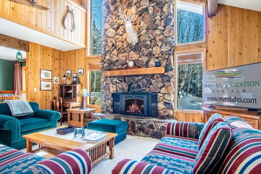 #104 Private Hot Tub, 2 car Garage, Abundant Parking, Elkhorn Amenities - Image 1