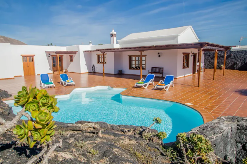 Casa lola lanzarote uppvärmd pool, internet och total integritet - Image 1