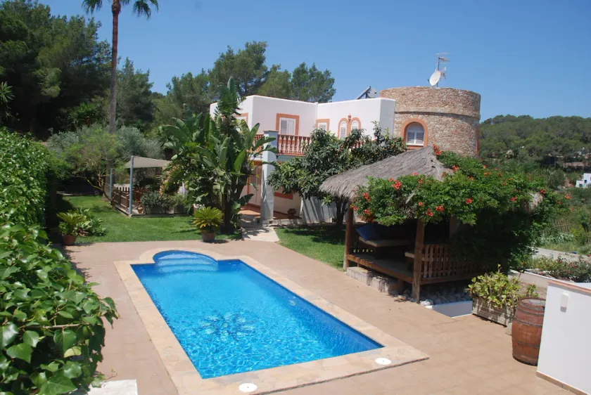 Amazing villa, quiet area yet close to the beach, - Image 1