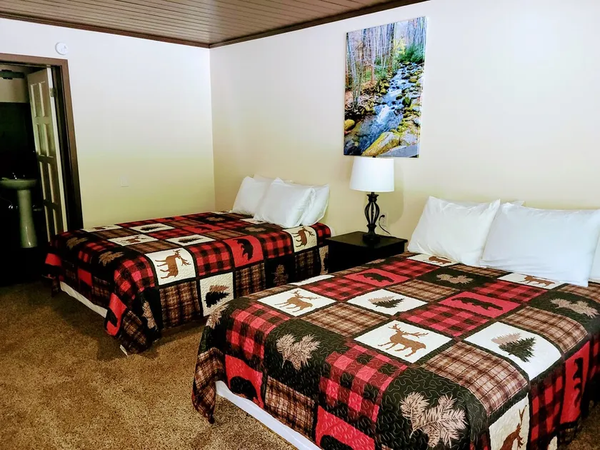 Lynnhurst Resort Motel #9...Dog Friendly Jet Ski Rentals on site - Image 1