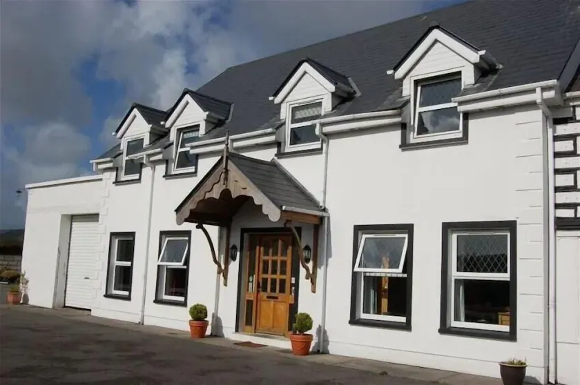 Spectacular Views, Miles of Beaches, and Boat Trips, 4 Star  Luxury Home - Image 1