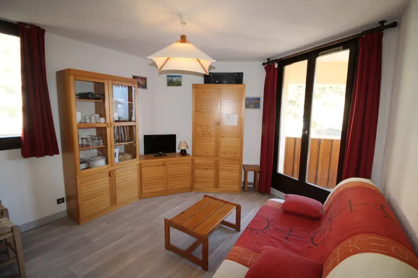 Ski-in/ski-out & foot of the slopes, 2nd floor, view open, balcony, tv, ski locker, 23m² - Image 1