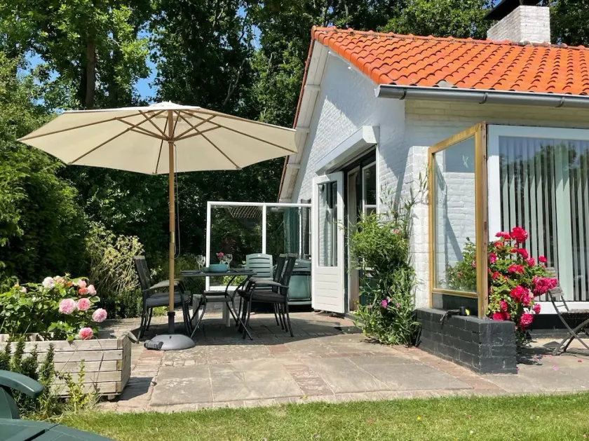 Situated directly behind the dunes, cosy holiday home where 1 dog is welcome - Image 1