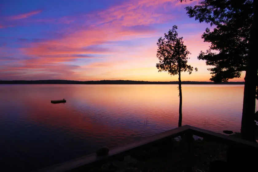 Renovated home steps from pristine Beech Hill Pond, Air Conditioned - Image 1