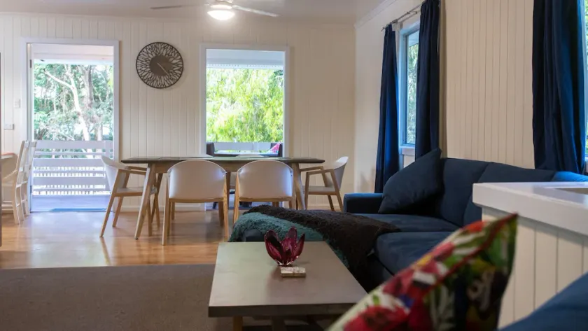 Dalziel Beach House - Nostalgic Beachside Bliss: Just 300m to the sand dunes, the classic beach hous - Image 1