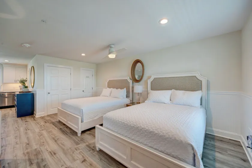 2006 Queen Suite, 2nd Floor Cove - Image 1