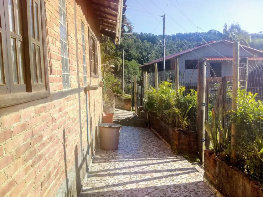 Waterfall houses and chalets - Image 1