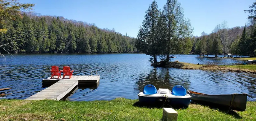 Relax at cozy 3-Bedroom cottage on the lake - Image 1