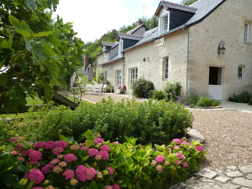 Le Clos de Venise, enchanting manor house surrounded by vineyards, near Vouvray - Image 1
