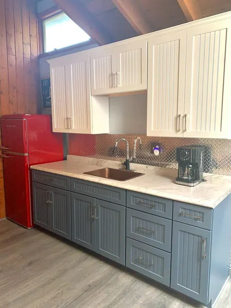 Beautifully  furnished 2nd floor  private 1 bedroom apt&kitchen& double GE range - Image 1