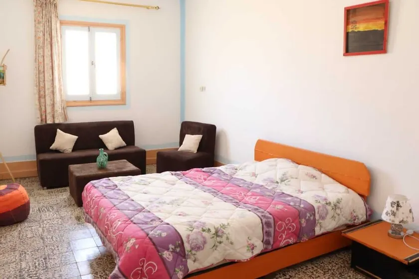 quiet room for rent - Image 1