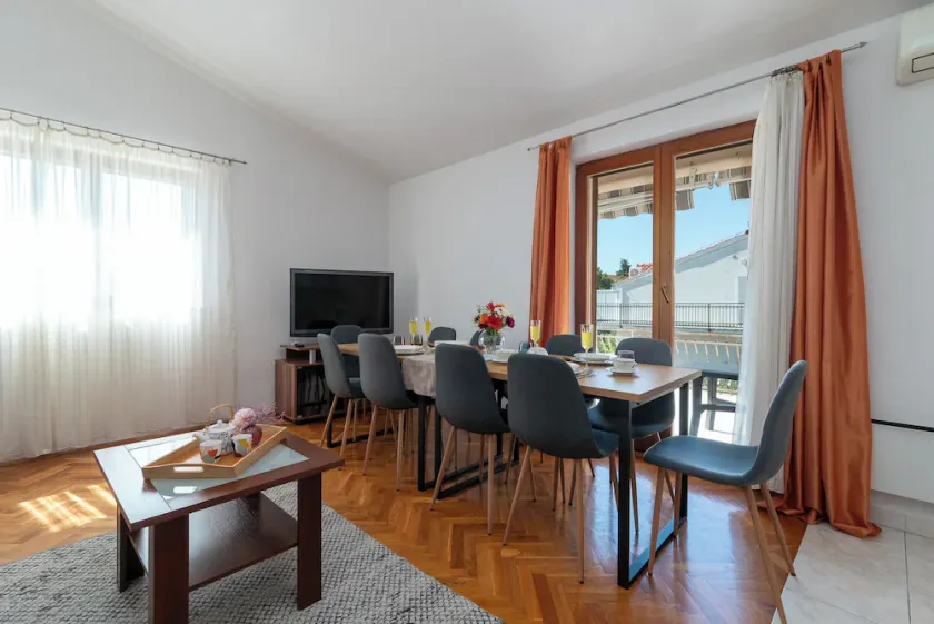 IVAN 1 with 5 bedrooms and 4 bathrooms, for up to 11 persons in Kaštela - Image 1