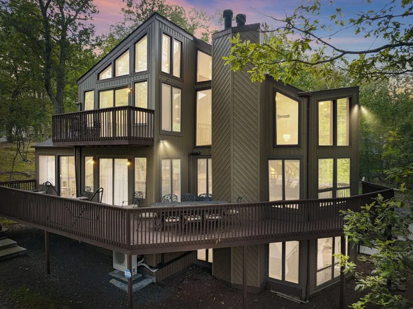 Belle maison, bain à remous, foyer au bois, salle de jeux, lac, près de Camelbeach! - Image 1